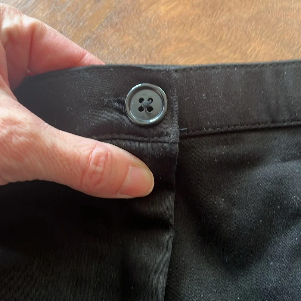 New Counterparts black capris - Picture 3 of 16